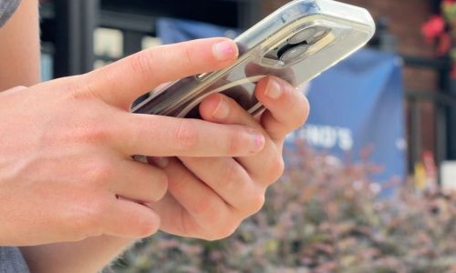 About 20% of N.Y. schools late to submit cellphone ban plans, says governor's office